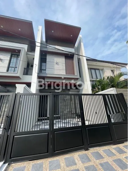 image RUMAH BARU MANYAR JAYA MANYAR KARTIKA SURABAYA TIMUR ROW JALAN 4 MOBIL (1)