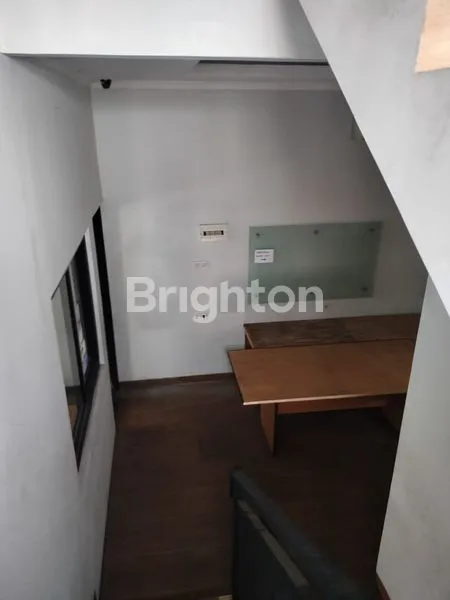 image RUMAH 4 LANTAI 5 KAMAR TIDUR DI KELAPA NIAS KELAPA GADING SEMI FURNISH (3)