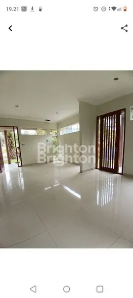 image CLASTER MEWAH 3 LT SCARLET  DE CASSABLANCA (2)