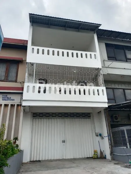 image DISEWAKAN RUKO LANTAI 3 BERLOKASI DIPINGGIR JALAN UTAMA DEKAT LIVING WORLD  (2)