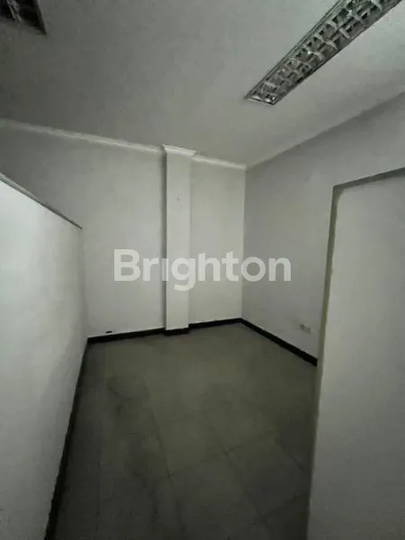 image RUKO STRATEGIS 3 LANTAI DI GROGOL, SHM (7)