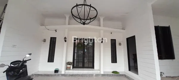 image JATEN, KARANGANYAR, RUMAH KLASIK DI PERUMAHAN  PROSES RENOV, KE ALUN ALAUN DEKAT, AKSES JALAN 2 ARAH, LOKASI TENANG DAN NYAMAN (4)