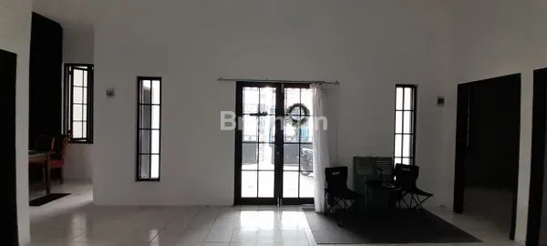 image JATEN, KARANGANYAR, RUMAH KLASIK DI PERUMAHAN  PROSES RENOV, KE ALUN ALAUN DEKAT, AKSES JALAN 2 ARAH, LOKASI TENANG DAN NYAMAN (7)