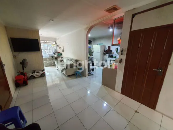 image RUMAH CENGKARENG INDAH LEBAR 9 SEMI FURNISH SIAP HUNI , NEGO (4)