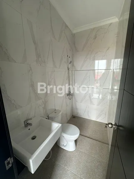 image RUMAH MODERN MINIMALIS DEKAT KLAMPIS, MANYAR, NGINDEN, DHARMAHUSADA, ARIEF RAHMAN, ARAYA, KERTAJAYA, PAKUWON CITY (7)