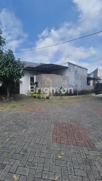 image RUMAH 3 KAMAR TIDUR DEKAT PERUMAHAN ARAYA (2)
