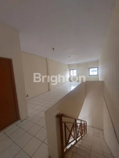 image SEWA MURAH RUKO 3 LANTAI PINGGIR JALAN RAYA UTAMA DAERAH KEDOYA (5)