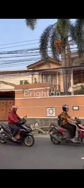 RUMAH MEWAH DAN NYAMAN LUAS BANGUNAN 800 M² DI JATI PADANG PASAR MINGGU