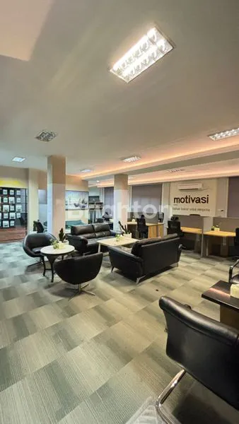 image BANGUNAN COCOK UNTUK CAFE ATAU KANTOR DI DAERAH KILO (1)