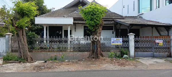 RUMAH HOEK STRATEGIS, JALAN LEBAR, HANYA 500 METER DARI JALAN JEND SUDIRMAN SEMARANG
