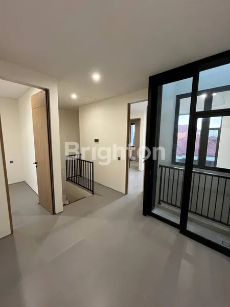 image RUMAH BARU LOKASI STRATEGIS KLAMPIS MANYAR INDAH SURABAYA ONE GATE (3)