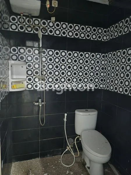 image RUMAH JELAMBAR 2 1/4 LANTAI SIAP HUNI (6)