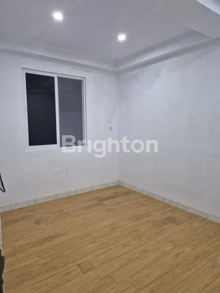 image RUMAH JELAMBAR 2 1/4 LANTAI SIAP HUNI (5)