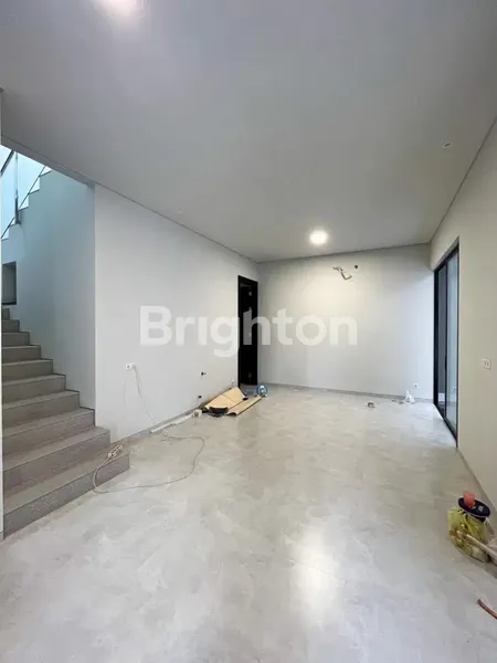 image NEW GRESS MINIMALIS RUMAH MANYAR TIRTO KOMPLEKS MANYAR TOMPOTIKA, SANGAT SIAP HUNI, DEKAT PUSAT KOTA, SELANGKAH KE RAYA MANYAR KERTOARJO  (3)