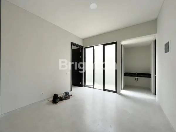 image NEW GRESS MINIMALIS RUMAH MANYAR TIRTO KOMPLEKS MANYAR TOMPOTIKA, SANGAT SIAP HUNI, DEKAT PUSAT KOTA, SELANGKAH KE RAYA MANYAR KERTOARJO  (6)