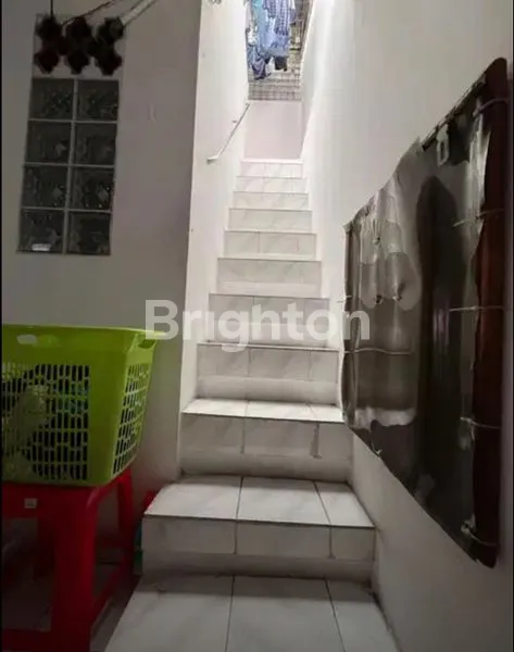 image DIJUAL RUMAH STRATEGIS DI POSISI HOOK – PERUMAHAN TAMAN RATU, JAKARTA BARAT. (5)