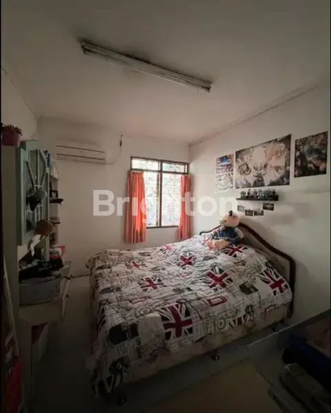 image DIJUAL RUMAH STRATEGIS DI POSISI HOOK – PERUMAHAN TAMAN RATU, JAKARTA BARAT. (7)