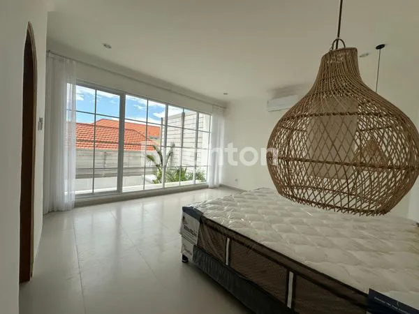 image DI SEWAKAN VILLA BARU 3 BR DI CANGGU AREA (4)