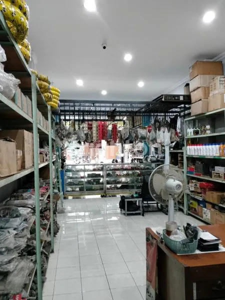 image RUKO TIGA LANTAI LOKASINYA  SANGAT STRATEGIS DI  PINGGIR JALAN CENGKARENG BARAT JAKARTA BARAT (1)