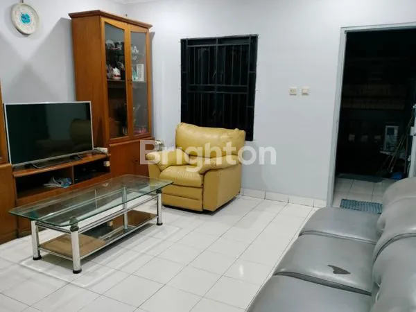 image RUKO TIGA LANTAI LOKASINYA  SANGAT STRATEGIS DI  PINGGIR JALAN CENGKARENG BARAT JAKARTA BARAT (3)