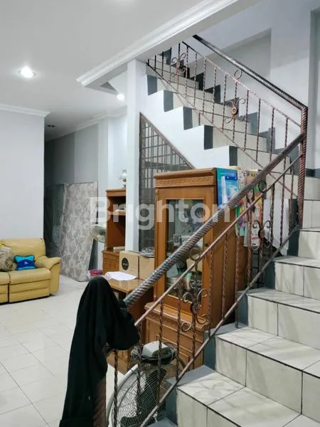 image RUKO TIGA LANTAI LOKASINYA  SANGAT STRATEGIS DI  PINGGIR JALAN CENGKARENG BARAT JAKARTA BARAT (5)