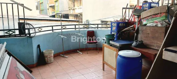 image RUMAH 3 LANTAI DI TELUK GONG PEJAGALAN PENJARINGAN JAKARTA UTARA (8)