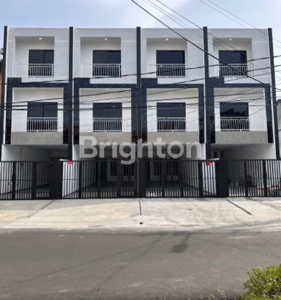 image RUMAH BARU 3 LANTAI TANJUNG DUREN BARAT JAKARTA BARAT (1)