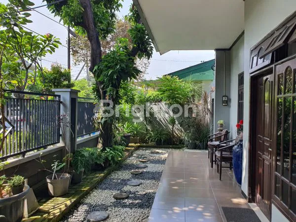 image RUMAH 1 LANTAI PREMIUM RUNGKUT | LT 325 M² – LINGKUNGAN LEBAR & TENANG (2)