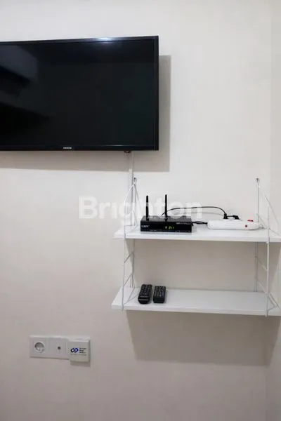 image HUNIAN MODERN & STRATEGIS DI OSAKA RIVERVIEW PIK 2 2BR SEMI FURNISHED LANTAI TINGGI SIAP HUNI (4)