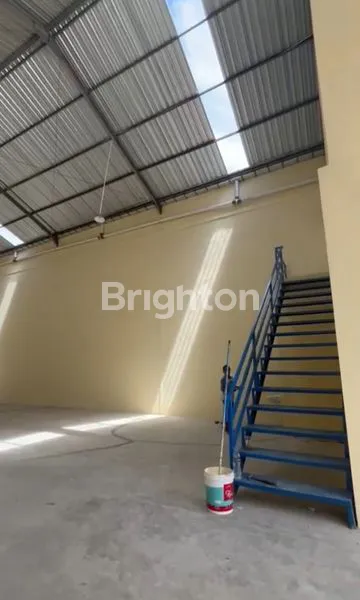 image GUDANG SIAP PAKAI DEKAT PELABUHAN PETI KEMAS (2)