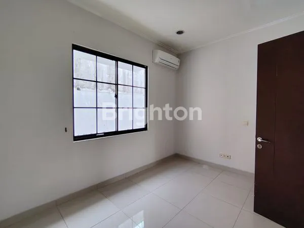 image DISEWAKAN RUMAH 2 LANTAI SIAP HUNI.\NCLUSTER EAST ASIA - GREEN LAKE CITY (5)