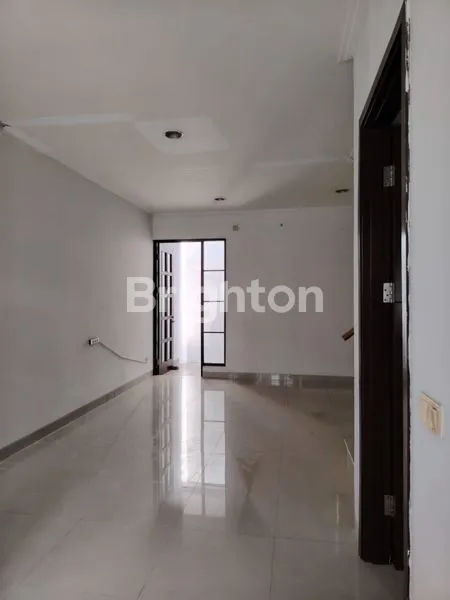 image DISEWAKAN RUMAH 2 LANTAI SIAP HUNI.\NCLUSTER EAST ASIA - GREEN LAKE CITY (3)