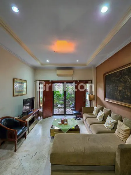 image RUMAH MEWAH 2,5 LANTAI DI BENDUNGAN HILIR, LT 420M² (2)