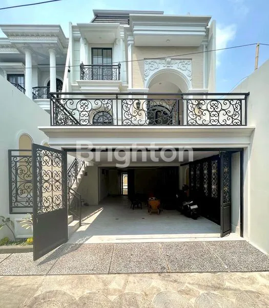 image RUMAH 3 LANTAI 160 M2 AMERICAN CLASSIC JAGAKARSA JAKARTA SELATAN (2)