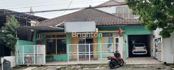 image RUMAH LOKASI STRATEGIS NOL JALAN KETINTANG MADYA DEKAT UNESA ROYAL PLAZA DTC WONOKROMO FRONTAGE AYANI GAYUNGSARI MENANGGAL (1)