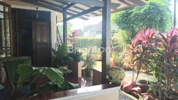 image RUMAH ASRI DENGAN HALAMAN  LUAS DI KOMPLEK ARCO (7)