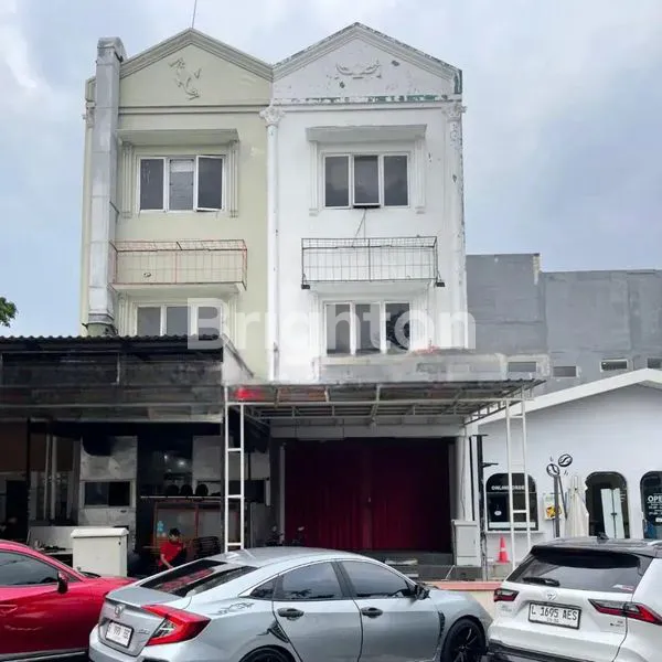 image RUKO STRATEGIS DI GWALK TAMAN GAPURA CITRALAND 3,5 LANTAI COCOK JADI TEMPAT USAHA  (1)