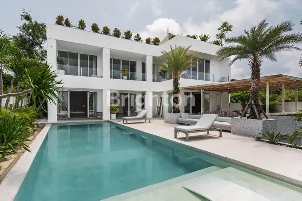 image FORSALE LUXURY VILLA WITH PANORAMIC ROOFTOP AND SEA VIEW IN JIMBARAN (2)