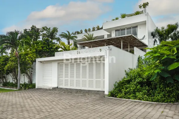 image FORSALE LUXURY VILLA WITH PANORAMIC ROOFTOP AND SEA VIEW IN JIMBARAN (3)