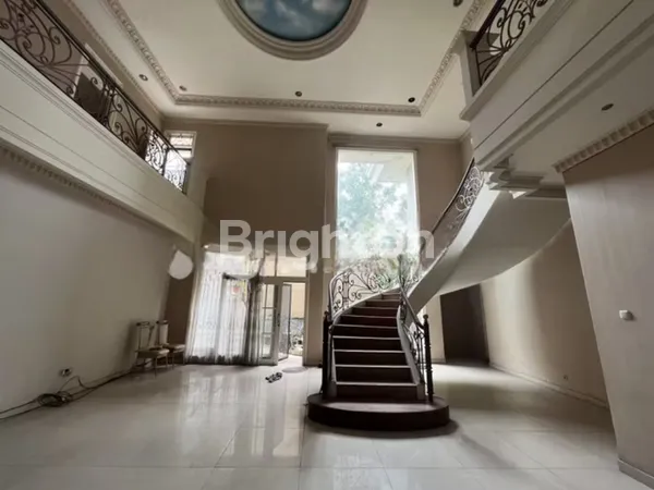 image  RUMAH ELITE GRAHA FAMILI DEKAT PAKUWON MALL, DEKAT GRAHA FAMILI LOOPS, DEKAT KAMPUS UNESA LIDAH  (3)