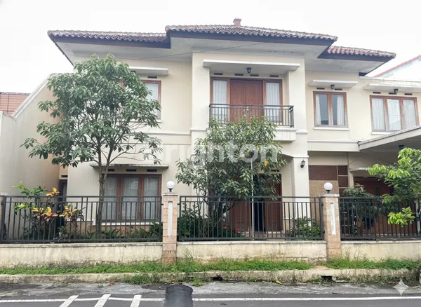 image DIJUAL RUMAH MEWAH 2 LANTAI SIAP HUNI SELANGKAH KE SOEKARNO HATTA AREA BANTARAN LOWOKWARU KOTA MALANG (1)