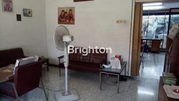 image RUMAH LAMA MANYAR TOMPOTIKA DEKAT PETRA  (6)