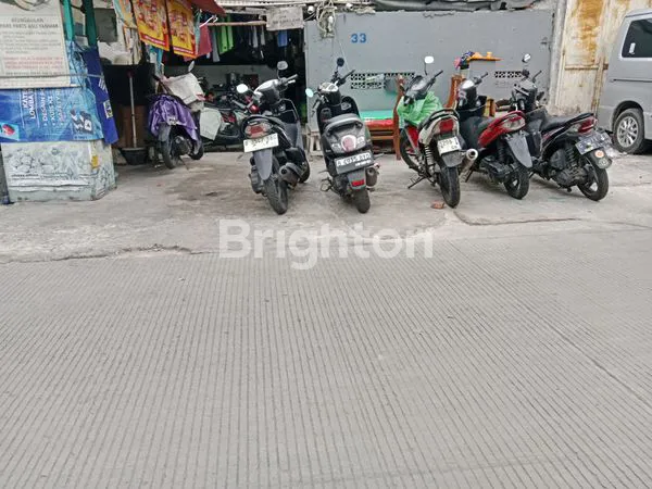 image RUMAH TUA BENTUK KONTRAKAN JELAMBAR (2)