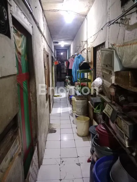 image RUMAH TUA BENTUK KONTRAKAN JELAMBAR (5)