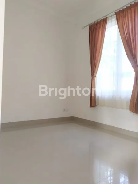 image RUMAH 2 LANTAI SIAP HUNI AREA PARAMOUNT SIMONGAN SEMARANG (8)