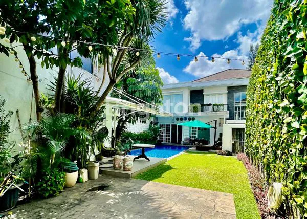 EXCLUSIVE HOME IN TOWNHOUSE, PRIVATE POOL & BIG GARDEN – DUREN TIGA