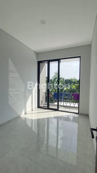 image HUNIAN EKSKLUSIF MANYAR, DESAIN 2 LANTAI MODERN (3)