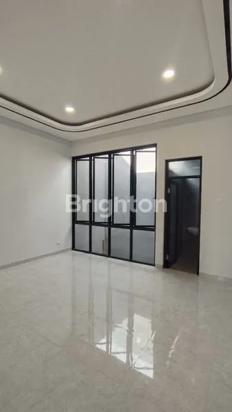 image HUNIAN EKSKLUSIF MANYAR, DESAIN 2 LANTAI MODERN (2)