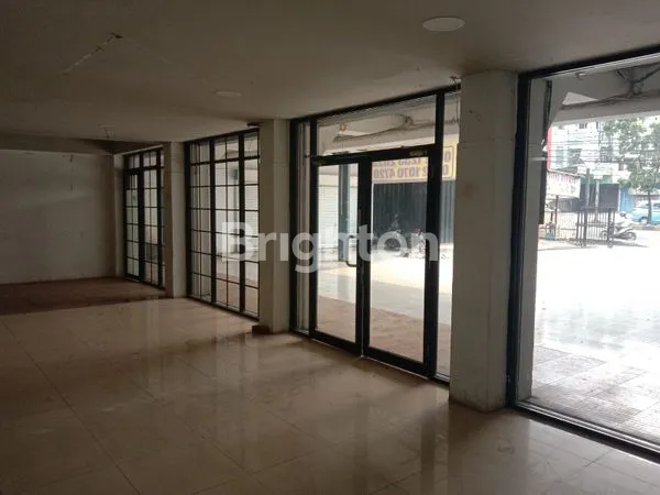 image RUKO 3LANTAI SIAP PAKAI DENGAN TANAH YANG LUAS DI CIPUTAT RAYA. (2)