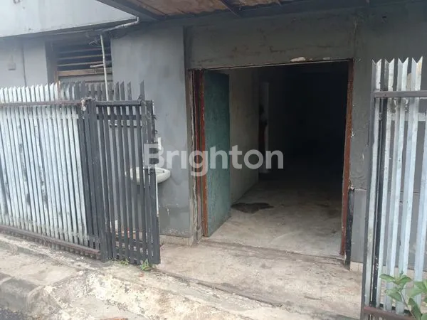 image RUKO 3LANTAI SIAP PAKAI DENGAN TANAH YANG LUAS DI CIPUTAT RAYA. (8)